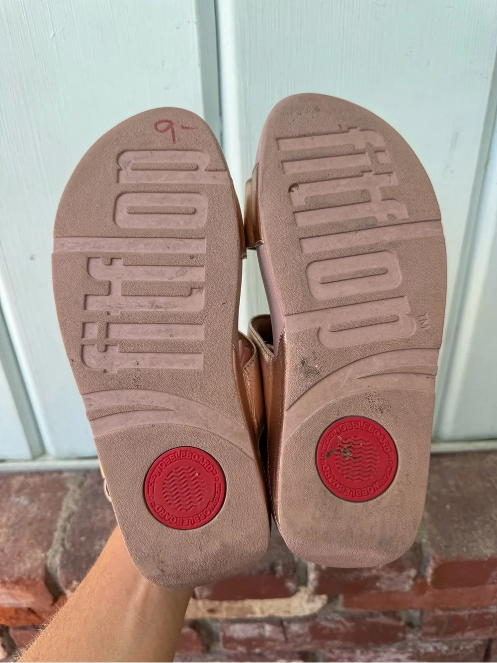 Fitflop Lulu rose gold adjustable sandals size 8 leather comfort shoes